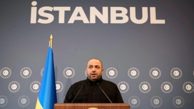 Ex-Verteidigungsminister Rustem Umjerow ist einer der Hauptunterhändler von Kiew und wurde jetzt als Zeuge in einem Schmiergeldskandal vernommen. (Archivbild) (Foto: Emrah Gurel/AP/dpa)