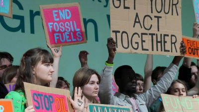 Für Klimakonferenzen Standard: Auch in Baku geht es in die Verlängerung.  (Foto: Peter Dejong/AP)