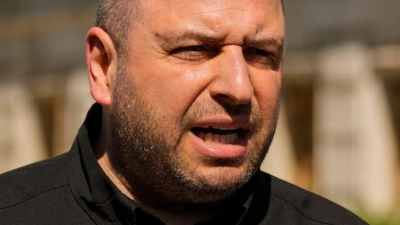 Der ukrainische Verhandlungsführer Rustem Umjerow warnt vor überzogenen Erwartungen an die Friedenverhandlungen in Genf. (Archivbild) (Foto: Emrah Gurel/AP/dpa)