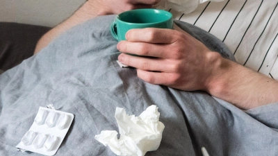 Eine Grippe kann Folgen nach sich ziehen. (Illustration) (Foto: Philip Dulian/dpa)