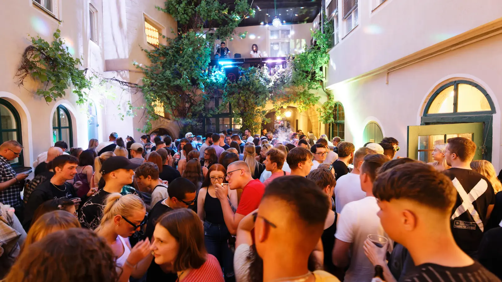 Der Nennichshof ist einer der Plätze, zu denen man das Jahr über eher selten kommt. Beim Altstadtfest ist der Innenhof eine feste Größe, vor allem für die Jüngeren Besucher. (Foto: Zeynel Dönmez)