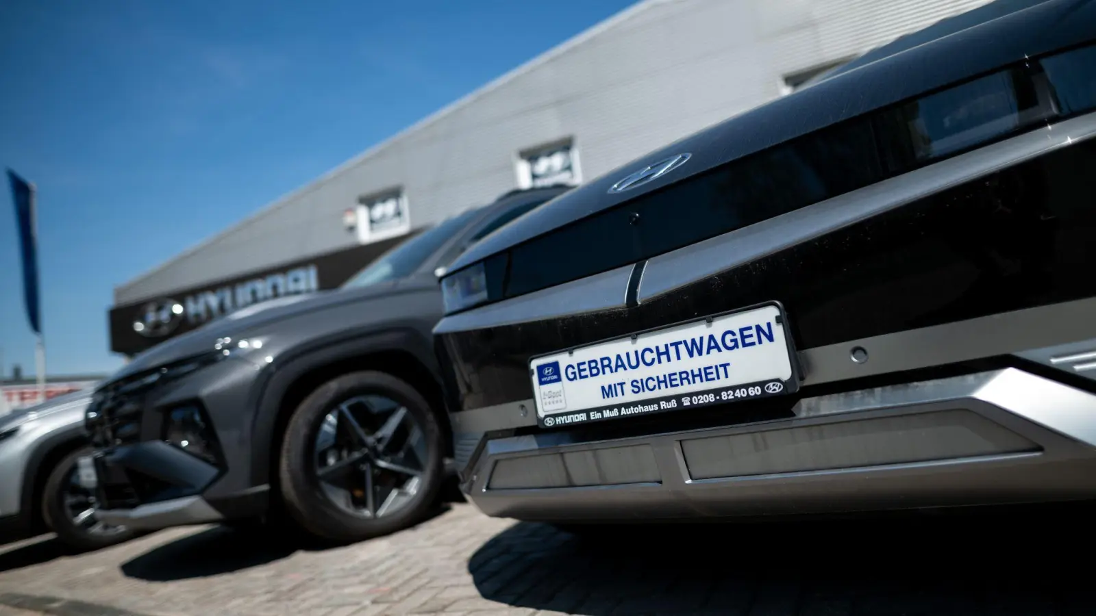 Gebrauchte Elektroautos - Privatpersonen kaufen sie inzwischen häufiger so als neu. (Foto: Fabian Strauch/dpa)
