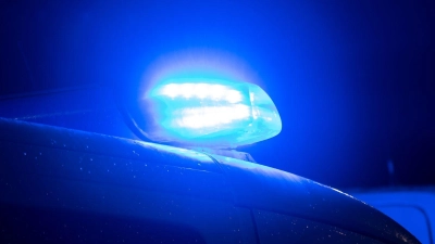 Die bayrische Polizei hat einen 27-Jährigen verfolgt, der sich eine Verkehrskontrolle entzogen hatte. (Symbolbild) (Foto: Sarah Knorr/dpa)