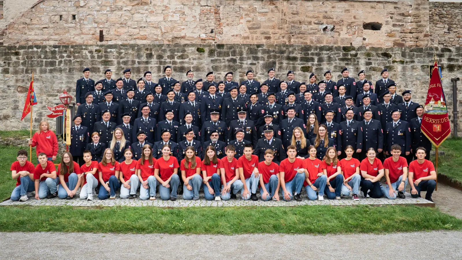 Freuen sich auf die große Jubiläumsfeier: die Kameradinnen und Kameraden der Freiwilligen Feuerwehr Herrieden.  (Foto: Freiwillige Feuerwehr Stadt Herrieden)