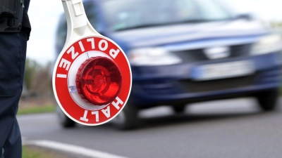 Weil der Angeklagte vor der Polizei flüchtete, musste er sich vor dem Ansbacher Landgericht verantworten. (Symbolbild: Michael Bahlo/dpa)