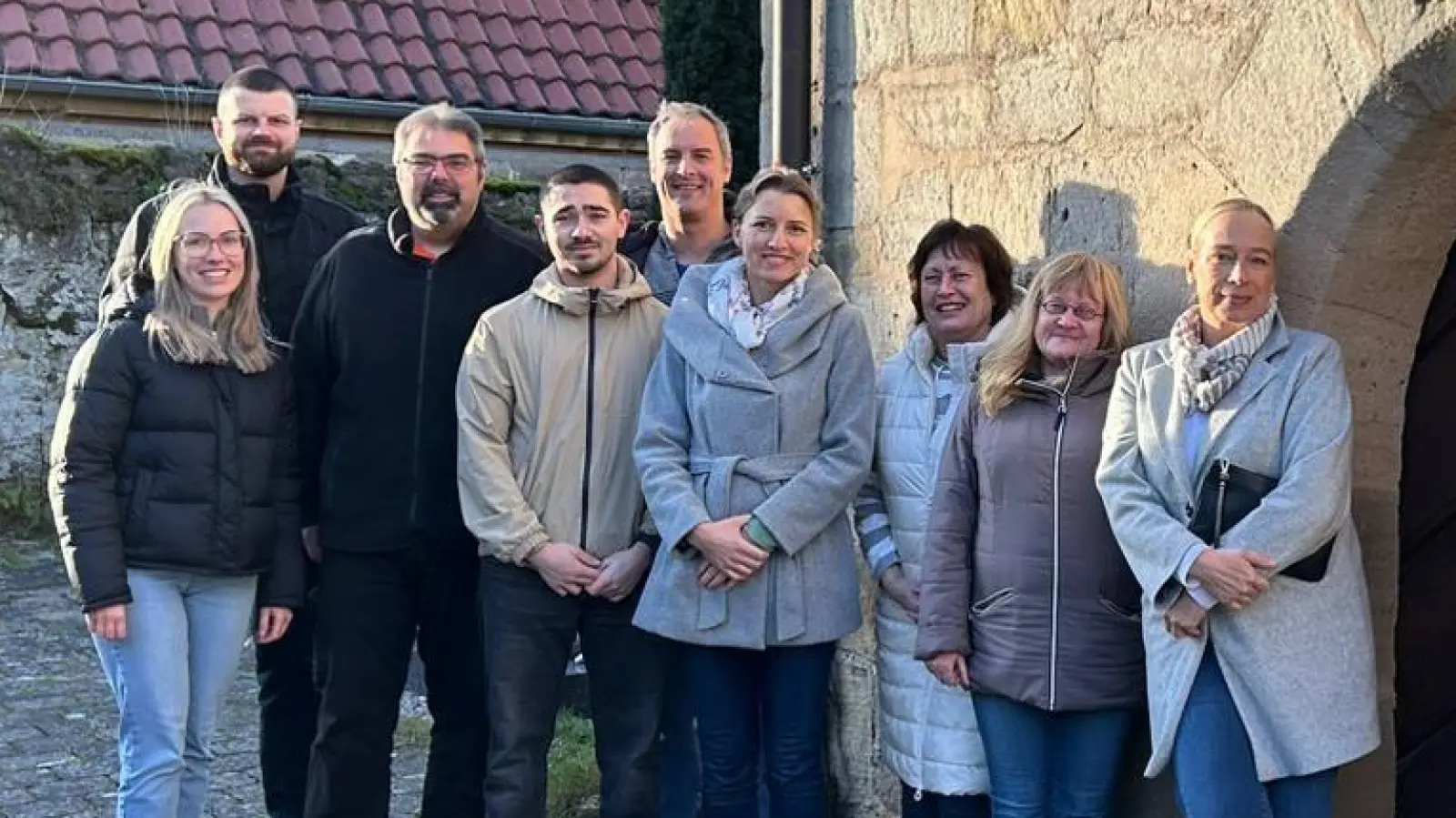 Gemeinderätin Sabine Pfeiffer (rechts), die selbst nicht erneut kandidiert, mit den bei der Nominierung anwesenden Bewerberinnen und Bewerbern (von links): Annalena Brehm, Steffen Müller, Martin Kraus, Hannes Lunz, Sebastian Held, Lydia Held, Sigrid Brehm und Renate Titze. (Foto: Jürgen Brehm)