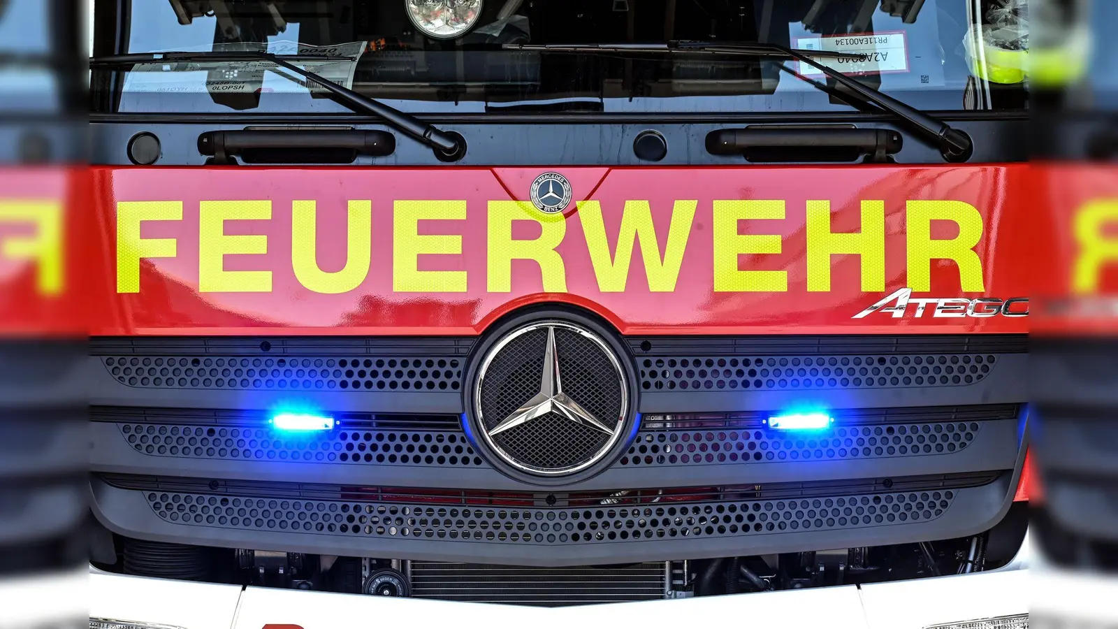 Die Feuerwehr befreite das Ehepaar nach dem Unfall aus dem Auto. (Symbolbild) (Foto: Uli Deck/dpa)