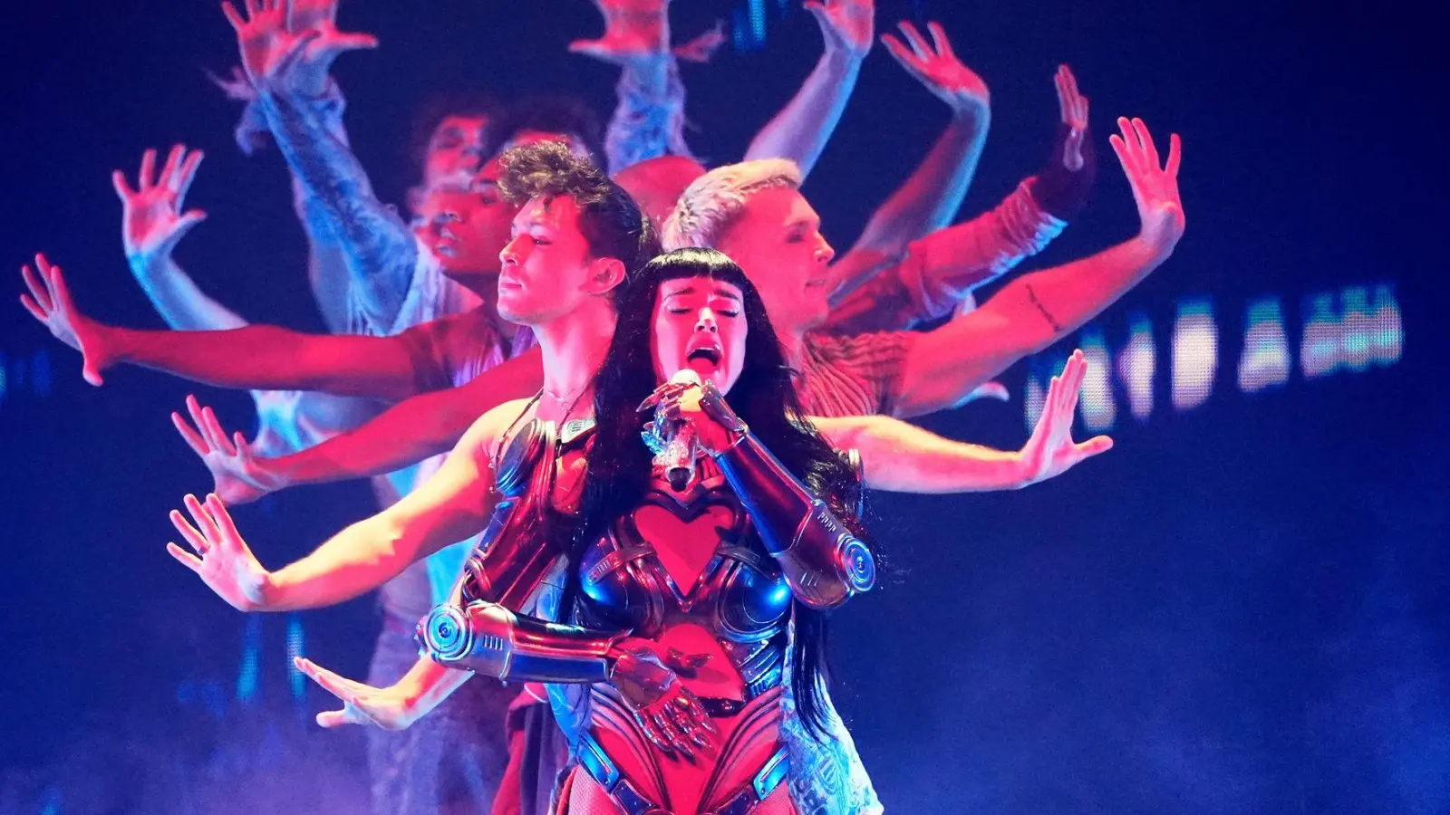 Katy Perry gibt in Kalifornien ein Konzert im Rahmen ihrer „Lifetimes Tour”. (Foto: Chris Pizzello/Invision/AP/dpa)