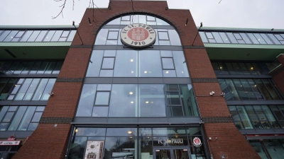 Die Mitarbeitenden des FC St. Pauli erhalten einen Tarifvertrag. (Archivbild)   (Foto: Marcus Brandt/dpa)