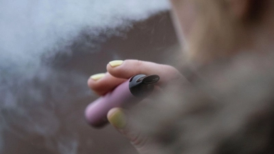 Drogen in E-Zigaretten können lebensgefährlich sein. (Symboldbild)  (Foto: Marijan Murat/dpa)