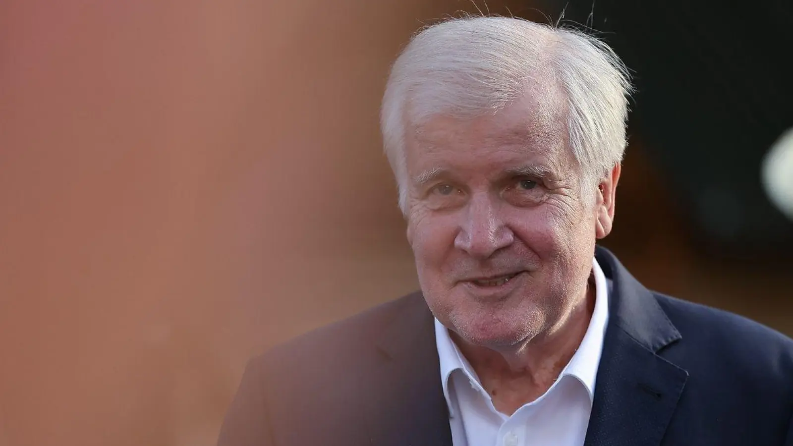 Horst Seehofer, ehemaliger bayerischer Ministerpräsident, kommt zu einer Wahlkampfveranstaltung der CSU zur Europawahl. (Foto: Daniel Löb/dpa/Archivbild)