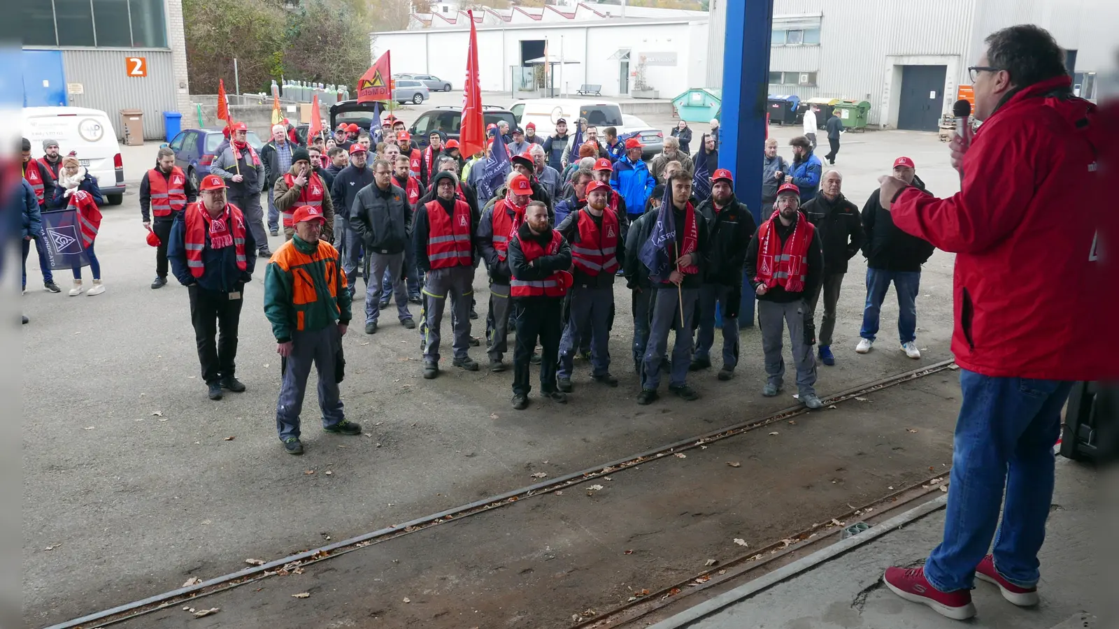 Warnstreik der IG Meatll bei Werner &amp; Pfleiderer in Dinkelsbühl. (Foto: Roman Kocholl)