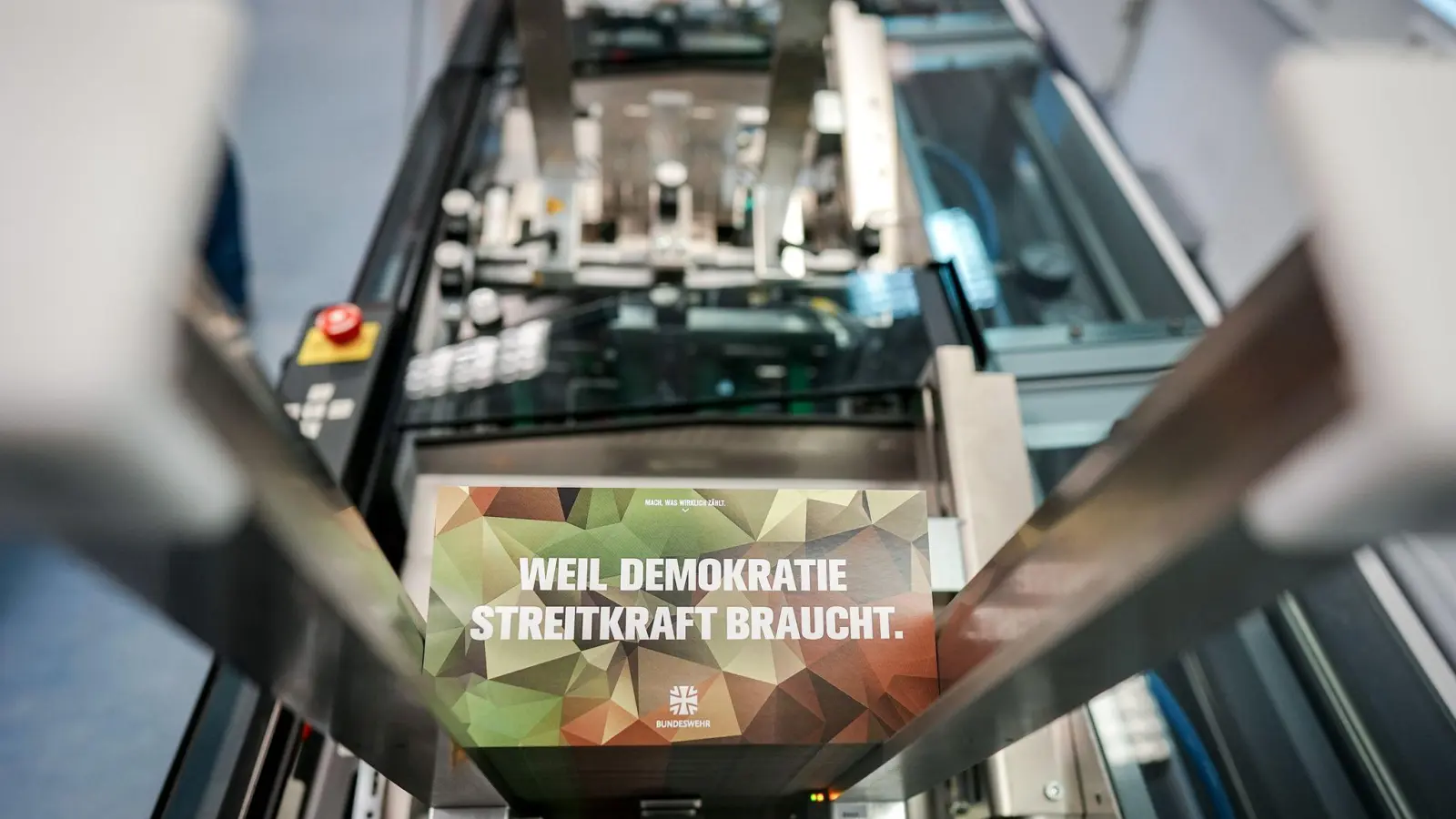 Wer 18 wird, bekommt von nun an den Fragebogen der Bundeswehr zugeschickt. (Foto: Kay Nietfeld/dpa)