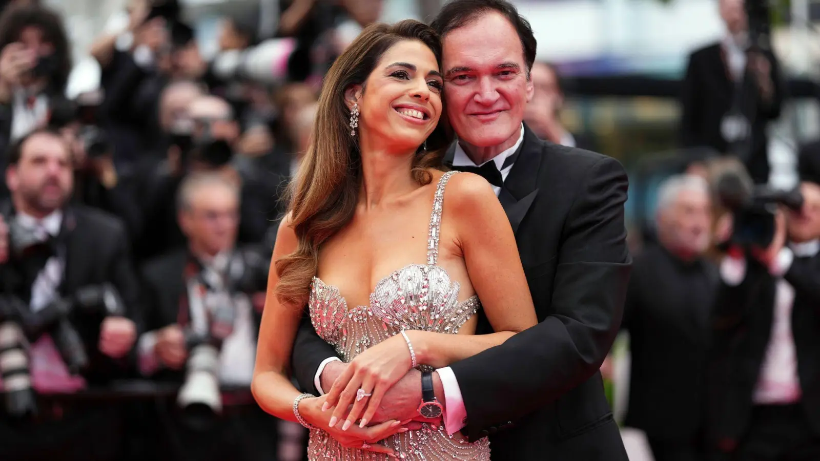 Quentin Tarantino mit seiner Partnerin Daniella Pick. (Foto: Scott A Garfitt/Invision/AP/dpa)