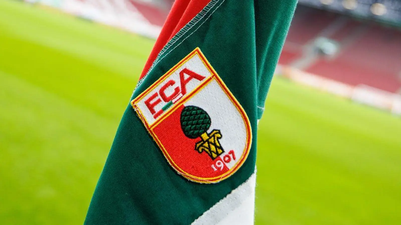 Die Mitgliederzahl des FC Augsburg steigt weiter. (Foto: Matthias Balk/dpa)