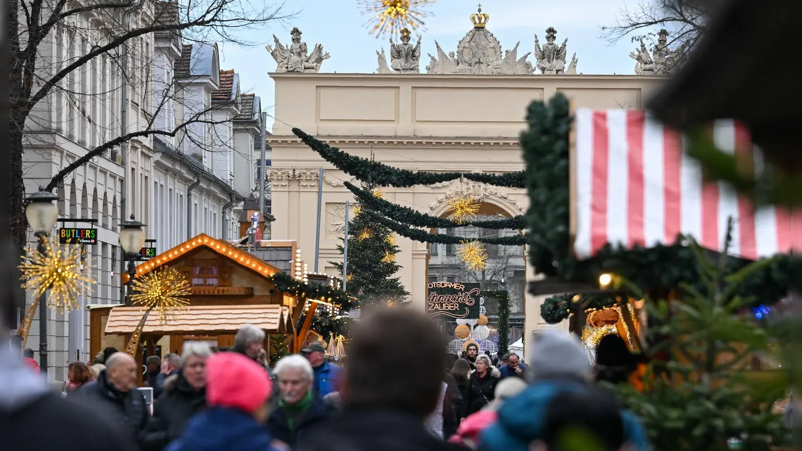Der Einzelhandel erwartet für das diesjährige Weihnachtsgeschäft in den Monaten November und Dezember Umsätze in Höhe von 126,2 Milliarden Euro (Archivbild). (Foto: Soeren Stache/dpa/ZB)