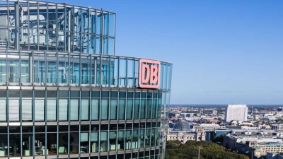 Bei der Deutschen Bahn gehen die Tarifverhandlungen mit der Lokführergewerkschaft GDL am Montag weiter. (Archivbild) (Foto: Christoph Soeder/dpa)