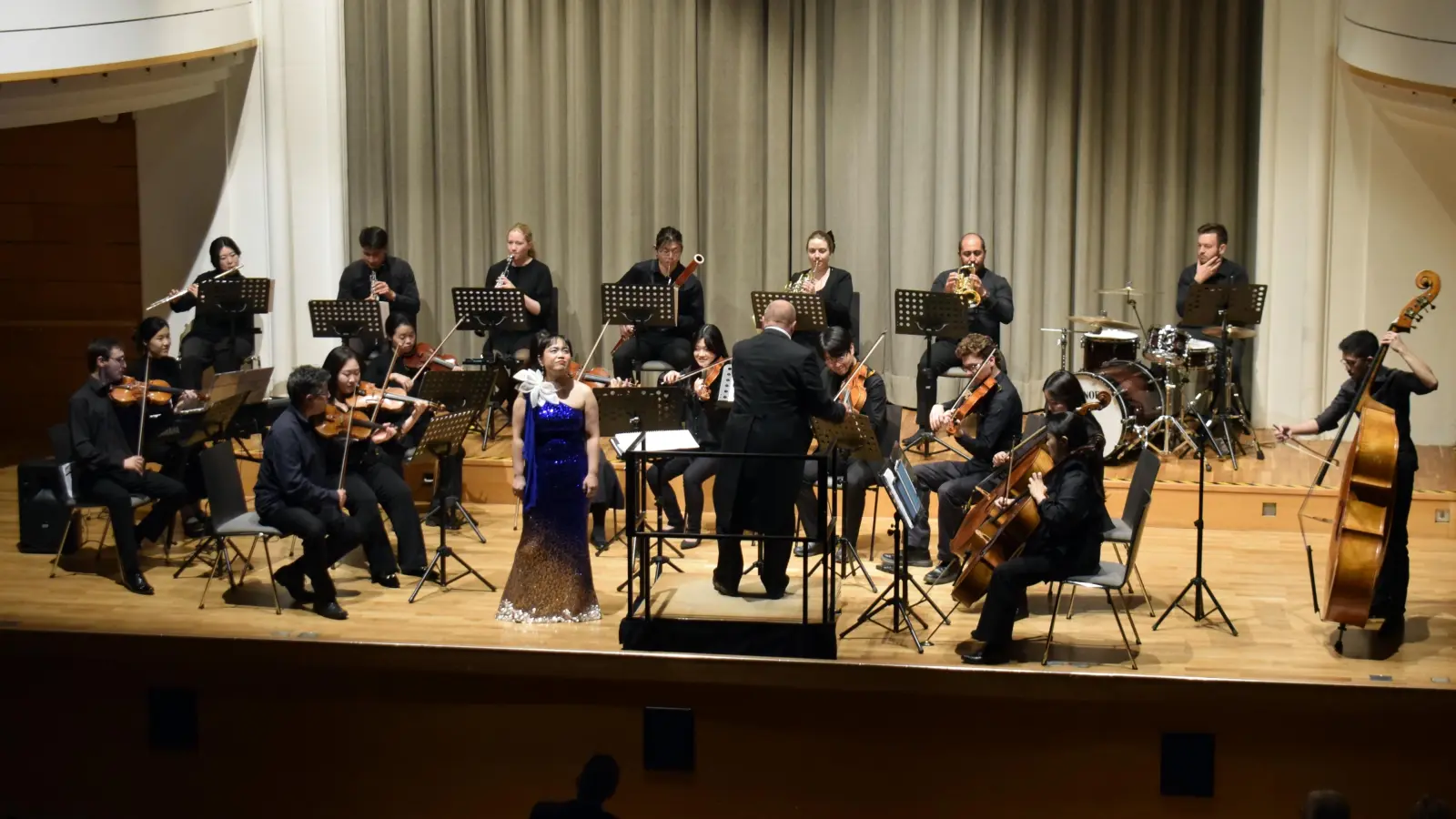 Eröffnete die Konzertsaison des Ansbacher Theaters: Würzburger Kammerorchester mit seinem Programm „Cinema Serenade” im Onoldiasaal. (Foto: Christina Özbek)