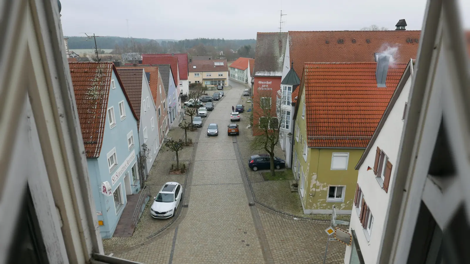 Blick vom obersten Stockwerk der Wohnung im Torturm in den Altort von Dürrwangen. (Foto: Roman Kocholl)