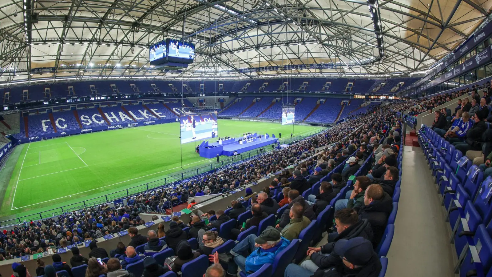 Der FC Schalke 04 kommt bei seinen Plänen einer Fördergenossenschaft weiter voran.  (Foto: Tim Rehbein/dpa)