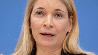 Evelyn Palla leitete bisher die Bahnsparte DB Regio - und wird nun Chefin der Deutschen Bahn als erste Frau in der Konzerngeschichte. (Archivbild) (Foto: Andreas Gora/dpa)