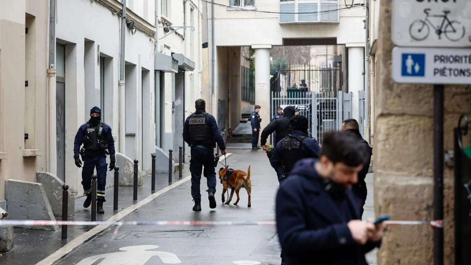 Inmitten politischer Spannungen meldet Frankreichs Linkspartei eine Bombendrohung gegen ihre Parteizentrale. (Foto: Charlotte Siemon/AFP/dpa)