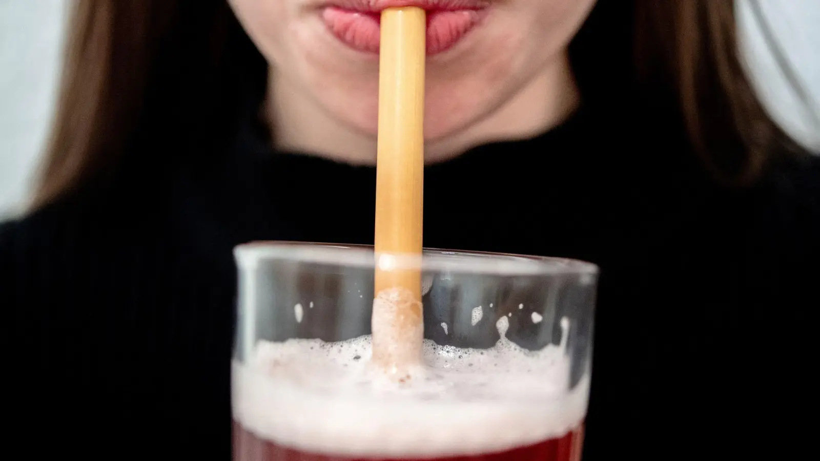 Funktionale Limonaden und High-Fiber-Drinks enthalten oft Ballaststoffe, jedoch meist in geringen Mengen, die den Tagesbedarf nicht decken. (Foto: Hauke-Christian Dittrich/dpa/dpa-tmn)