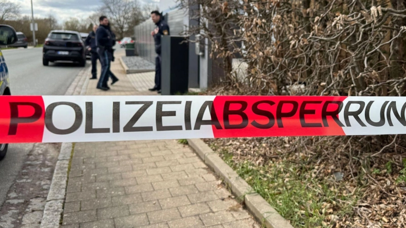 Die Leichen von einem Mann, einer Frau und einem Kind wurden in Pommelsbrunn bei Nürnberg gefunden.  (Foto: Lars Haubner/NEWS5/dpa)