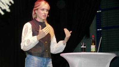 Marie Hoffmann informierte beim Abend der „HofHelden“ in Ipsheim über die Nutzung von sozialen Medien in der Landwirtschaft. (Foto: Helmut Meixner)