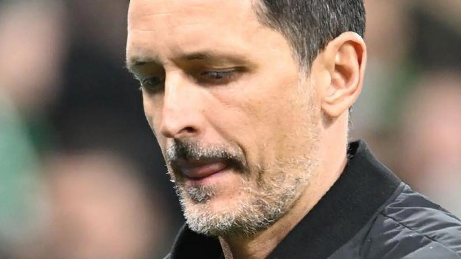 Muss er bald gehen? Eintracht Frankfurts Cheftrainer Dino Toppmöller.  (Foto: --/dpa)