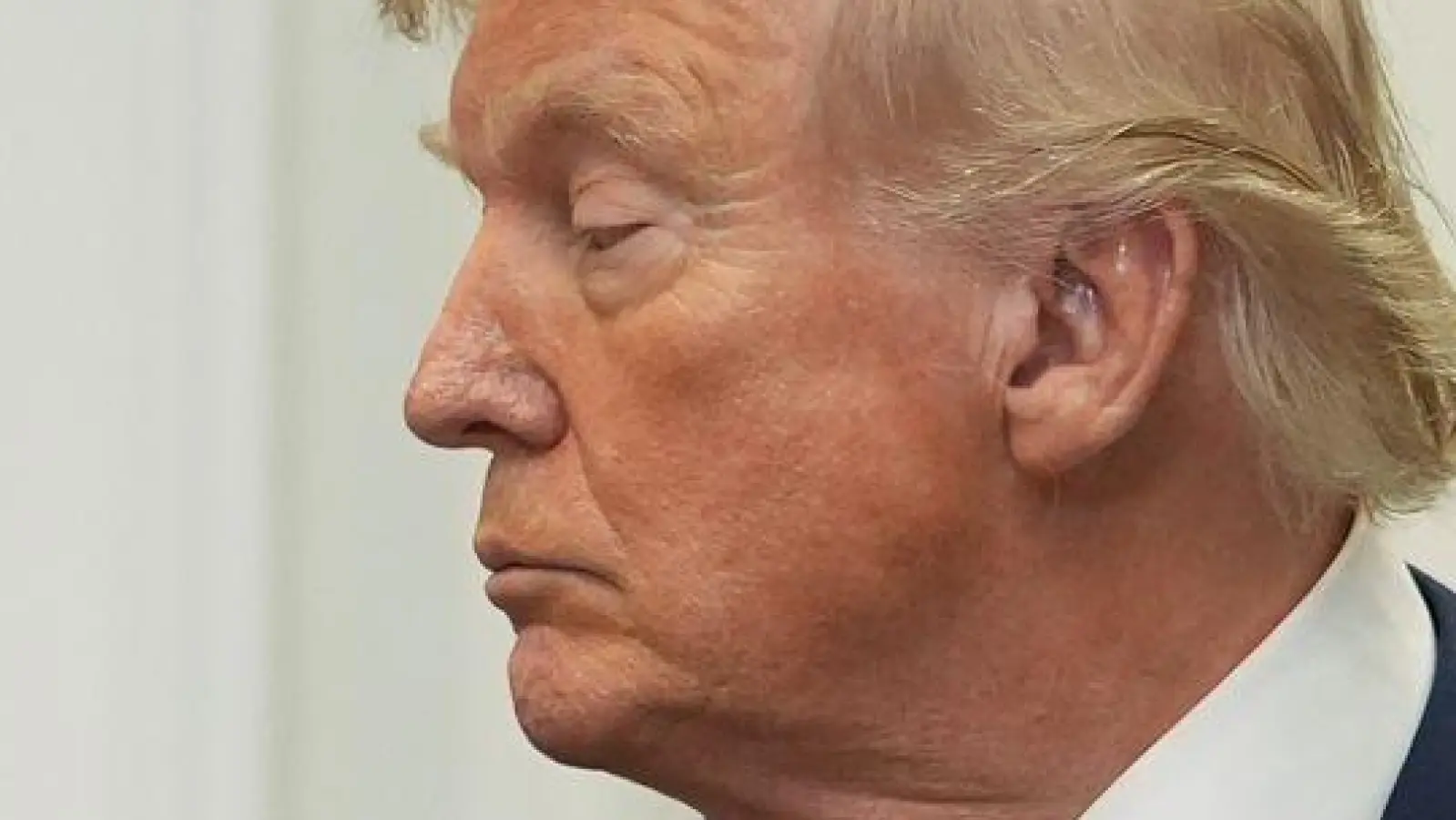 Trump verspricht sich große Einsparungen durch seinen Anti-Klima-Kurs. (Foto: Evan Vucci/AP/dpa)