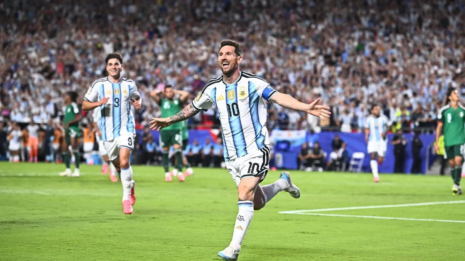 Lionel Messi traf doppelt gegen Algerien. (Foto: Tom Weller/dpa)