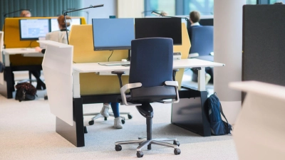Ruhe im Büro? Viele wollen mehr Rücksicht beim Arbeiten (Foto: Philip Dulian/dpa/dpa-tmn)