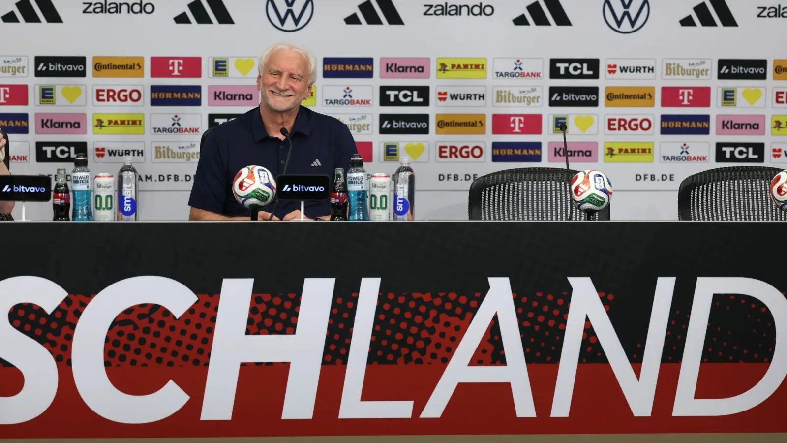 Rudi Völlers Meinung ist zu praktisch allen WM-Themen gefragt.  (Foto: Jan Woitas/dpa)