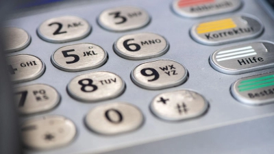 PIN clever merken: Brille, Schwan &amp; Co. als Gedächtnisstütze. (Foto: Andrea Warnecke/dpa-tmn)