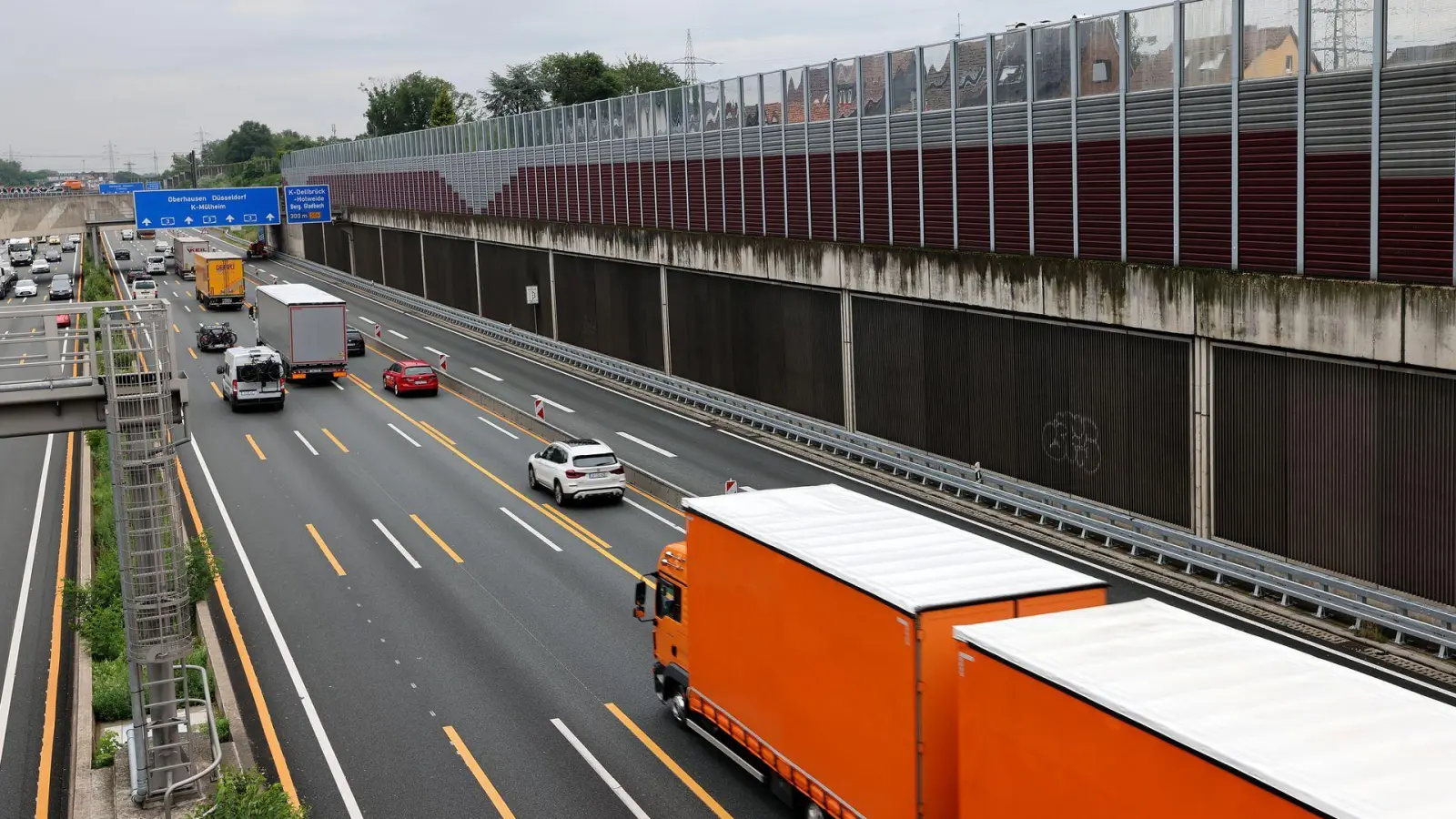 Kreuz und quer: Wer die Spur wechselt, muss aufpassen. (Foto: Oliver Berg/dpa)