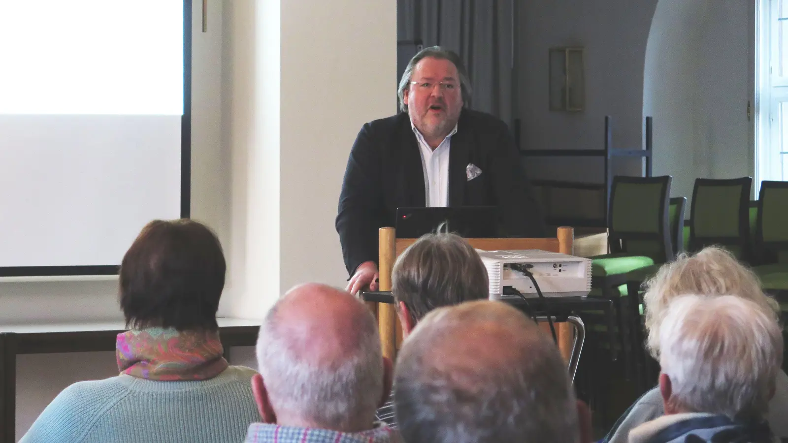 Matthias Pöhlmann im evangelischen Gemeindehaus. (Foto: A. Schäffer)