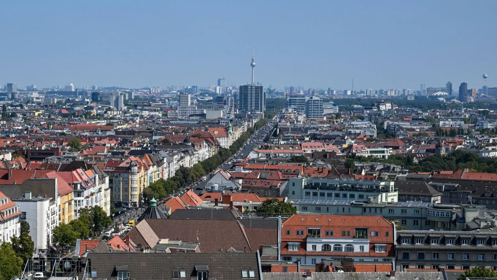 In Stadtstaaten wie Berlin, Hamburg und Bremen werden die fairen Hebesätze ab dem nächsten Jahr verpflichtend umgesetzt. (Foto: Jens Kalaene/dpa/dpa-tmn)