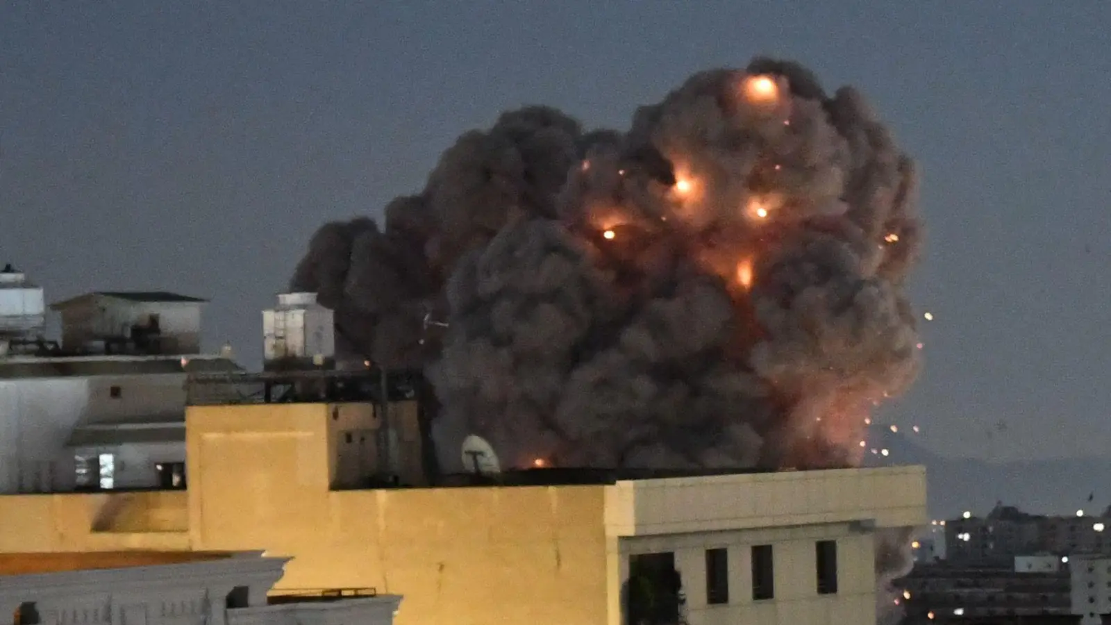 Teheran wird am Morgen erneut Ziel heftiger Luftangriffe.  (Foto: Shadati/XinHua/dpa)