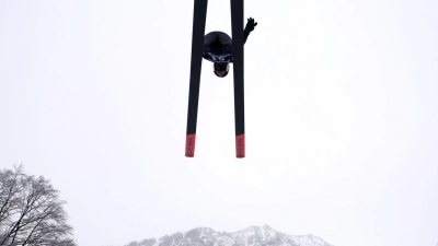 Das deutsche Team um Andreas Wellinger verpasste beim Skifliegen in Oberstdorf das Podest. (Foto: Karl-Josef Hildenbrand/dpa)