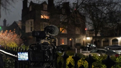 Die Polizei hat Mandelson im Zusammenhang mit seinen Beziehungen zu Epstein verhaftet. (Foto: Alberto Pezzali/AP/dpa)