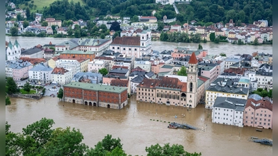 Teile der Altstadt von Passau sind vom Hochwasser der Donau überflutet. (Foto: Armin Weigel/dpa)