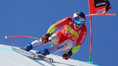 Marco Odermatt aus der Schweiz in Aktion. (Foto: Giovanni Zenoni/AP/dpa)