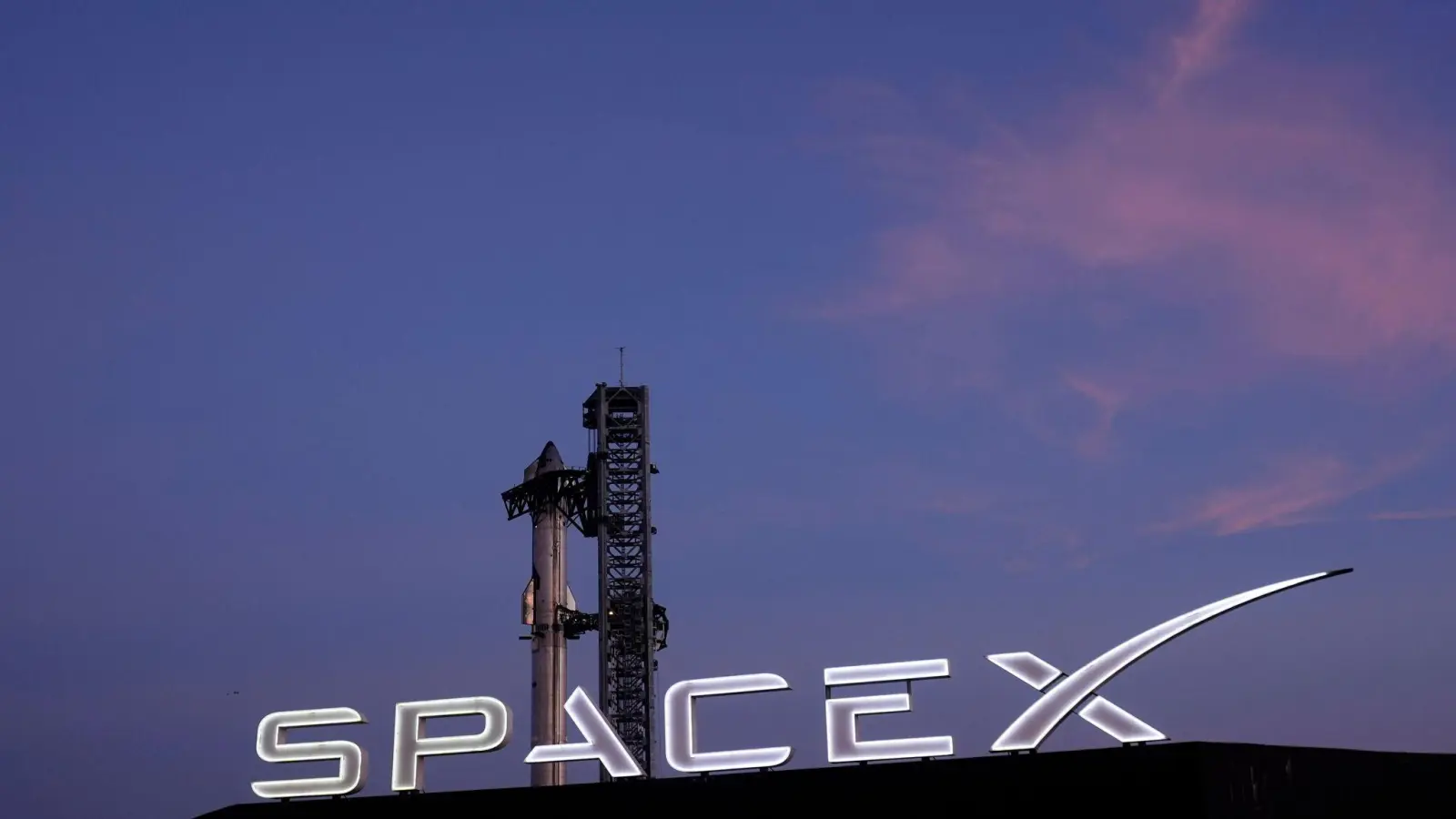 SpaceX hat die Eingemeindung seines Standortes beantragt. (Archivbild) (Foto: Eric Gay/AP/dpa)