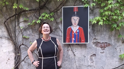 Ihre alte Wirkungsstätte, das Spielzeugmuseum in Nürnberg, hat Karin Falkenberg bereits „mit Liebe” losgelassen. Nun wird sie die neue Leiterin des Freilandmuseums Bad Windsheim. (Foto: Daniela Ramsauer)