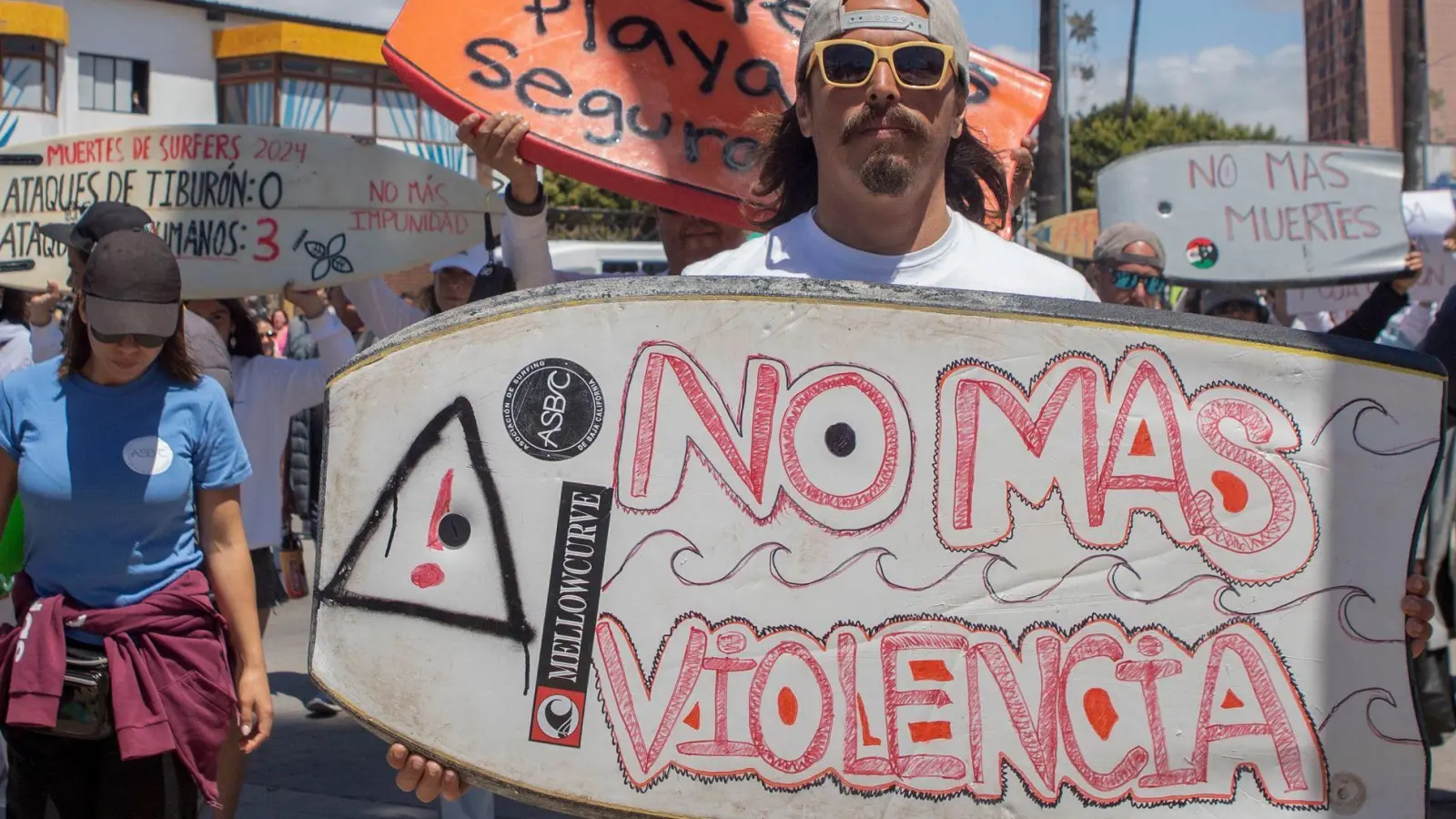 Nach dem Verschwinden der drei Ausländer hatten Surfer gegen die Kriminalität in Baja California protestiert. (Archivbild) (Foto: Karen Castaneda/AP/dpa)