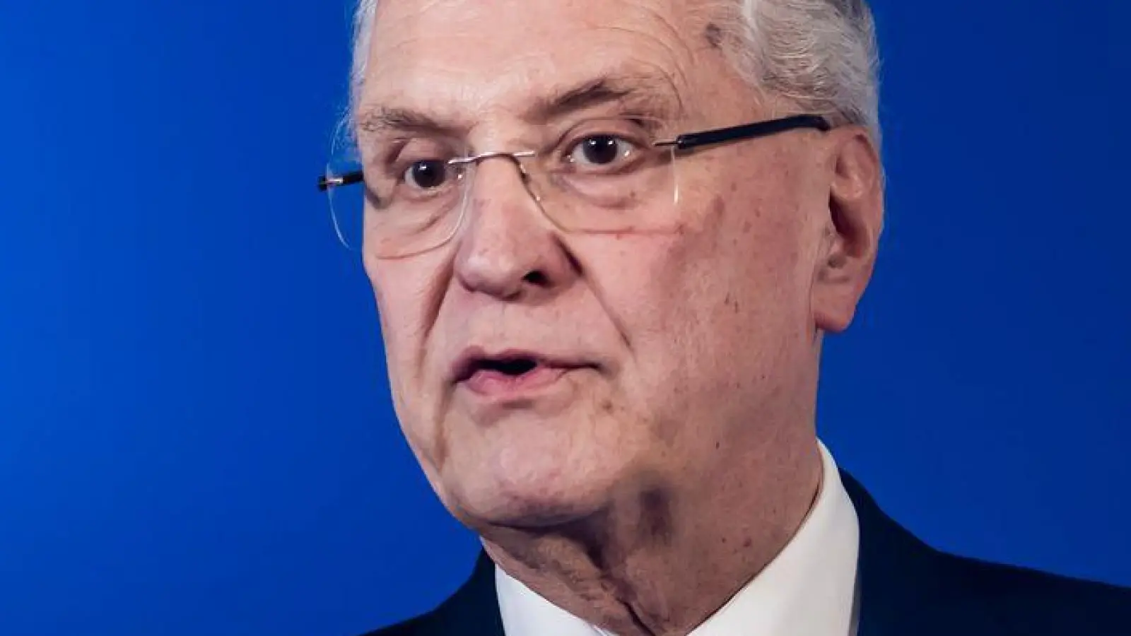 Bayerns Innenminister Joachim Herrmann (CSU) äußert sich zu innen- und sicherheitspolitischen Themen. (Archiv)  (Foto: Christoph Soeder/dpa)