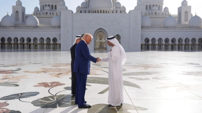 In den Emiraten besuchte US-Präsident Trump die Große Scheich Sajid-Moschee - eine der größten weltweit.  (Foto: Alex Brandon/AP/dpa)