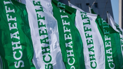 Der Zulieferer Schaeffler ist bei seinen Umsatzzielen vorsichtig und will sich von der Automobilindustrie unabhängiger machen. (Archivbild) (Foto: Daniel Karmann/dpa)