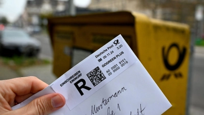 Geht schneller als der Standardbrief: Das Post-Einschreiben mit Einwurf ist allerdings auch teurer. (Foto: Wolf von Dewitz/dpa)